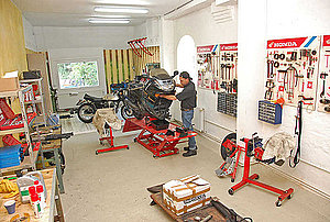 090804_1810_99_abgebrannte_werkstart_gq215qfbn1schn_hell_media_big